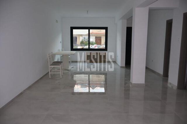 detachedHouse-28d0cc9c-be7e-439d-9342-946323f1c2b3_Wtr.jpg