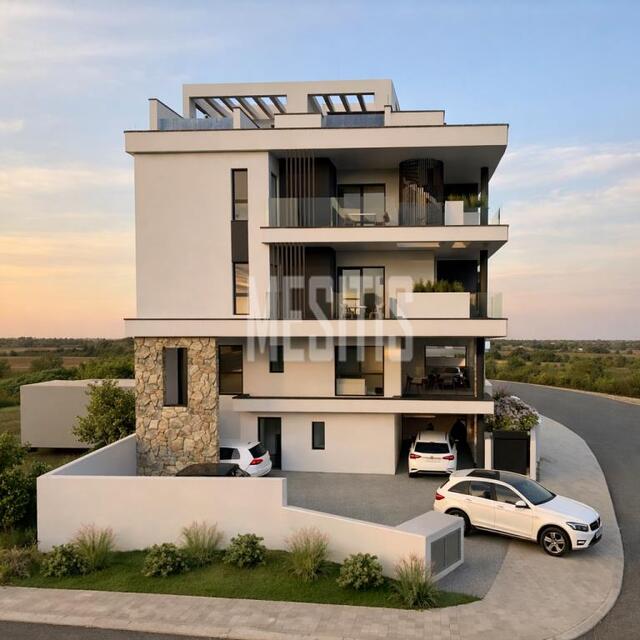 apartment-e3437204-e6f3-486a-9ae4-a857b682f6e0_Wtr.jpg