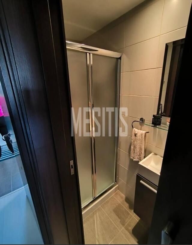 apartment-b5d0698b-8c21-4688-a387-aa48e7aa3789_Wtr.jpg