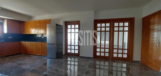 apartment-f36e5fe2-adfd-468a-b2f9-3cca3ad97759_Wtr.jpg