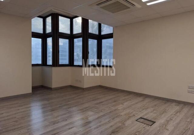 office-4e404a35-1cfd-43b5-a067-daa8ea49be23_Wtr.jpg
