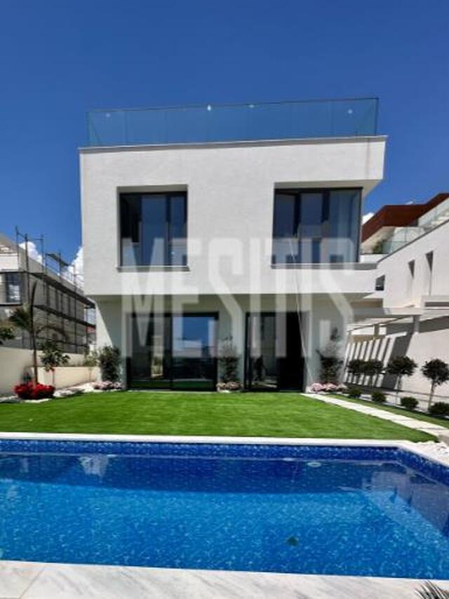 detachedHouse-c0acb81b-f694-4d79-b1b2-d17ea311a738_Wtr.jpg