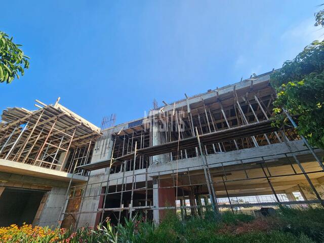 apartment-8e1627ad-9a85-4762-8576-b9d9a4765122_Wtr.jpg