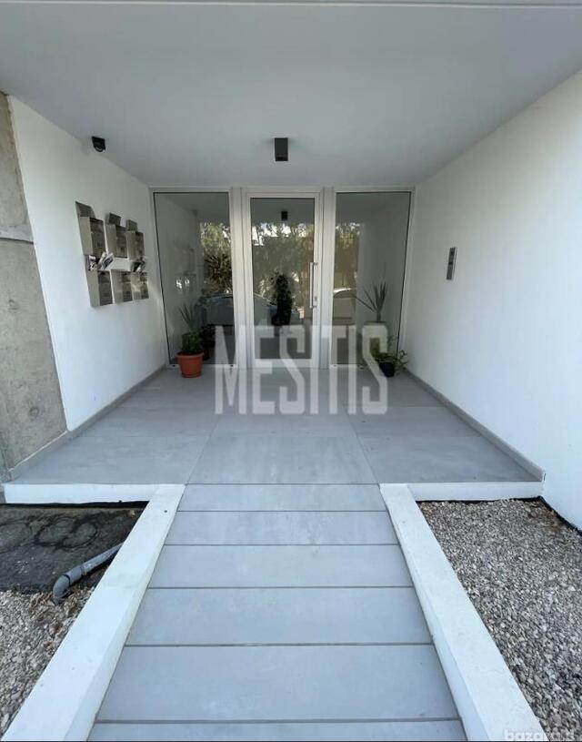 apartment-43cc09c0-8a6d-44c3-80ec-41a3667fe98c_Wtr.jpg