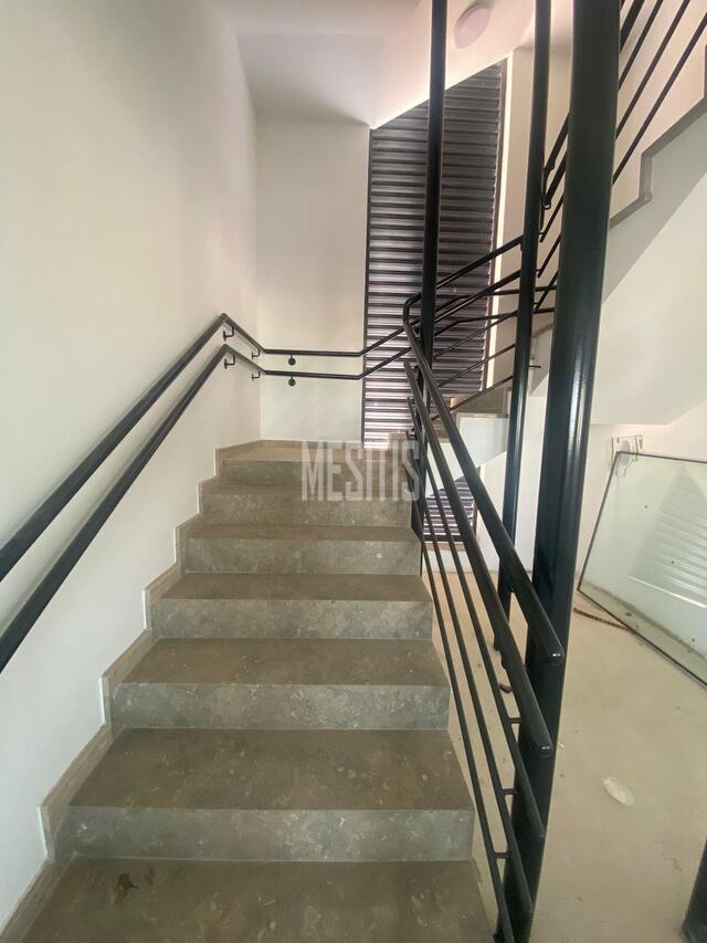 apartment-711ef426-7c3f-4ecf-bf27-0968cf5e9ec5_Wtr.jpeg