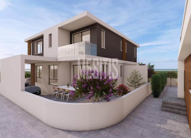 detachedHouse-09e5a2f8-a436-4230-932d-3be060532fc6_Wtr.jpg