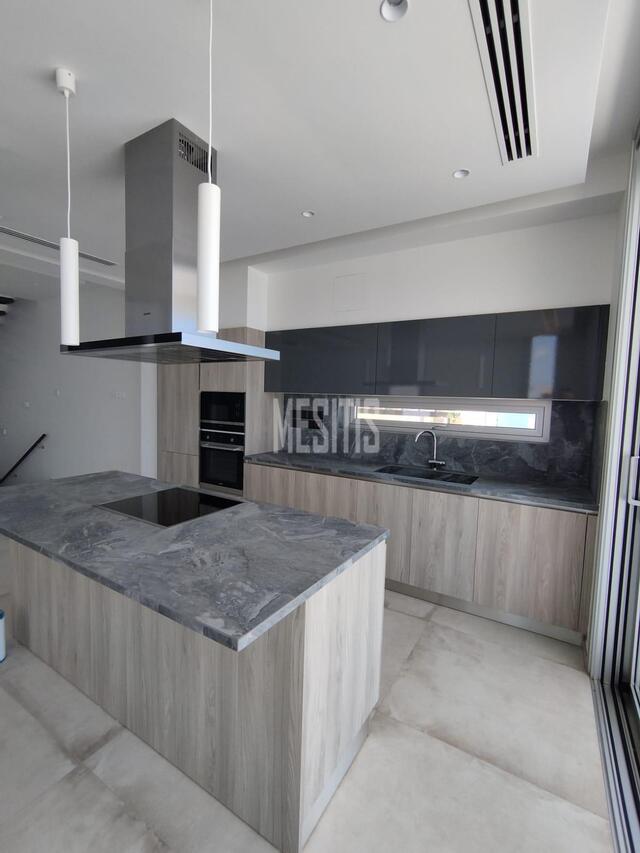detachedHouse-6b179fb1-6bf3-4d54-9409-d129c9117079_Wtr.jpeg