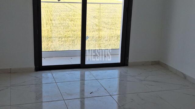 detachedHouse-c24bd3fb-7072-49cc-90a8-884d53467442_Wtr.jpg