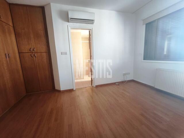 office-2916d226-da94-4aea-a000-35be90b9f727_Wtr.jpg