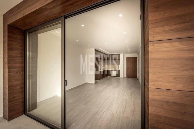 apartment-876a9203-f1e9-4410-8292-39be554a221a_Wtr.jpg