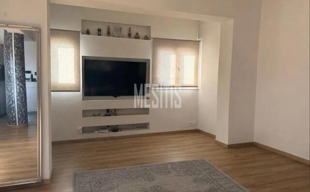 apartment-dbdecb1d-4748-4b03-bf1b-5d92fafcb77c_Wtr.jpg