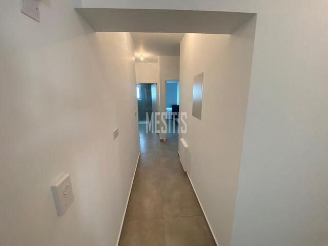 apartment-e63f9f49-87c7-41a2-9f2d-b82a66ae75a8_Wtr.jpeg
