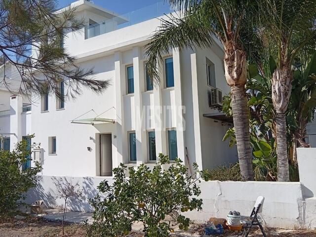 detachedHouse-94e3ea61-06d9-4ca1-b431-7e79beb209d0_Wtr.jpg