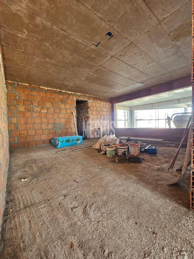 apartment-cd8dcfa7-abc2-49c9-b33f-ebdda0fdc669_Wtr.jpg